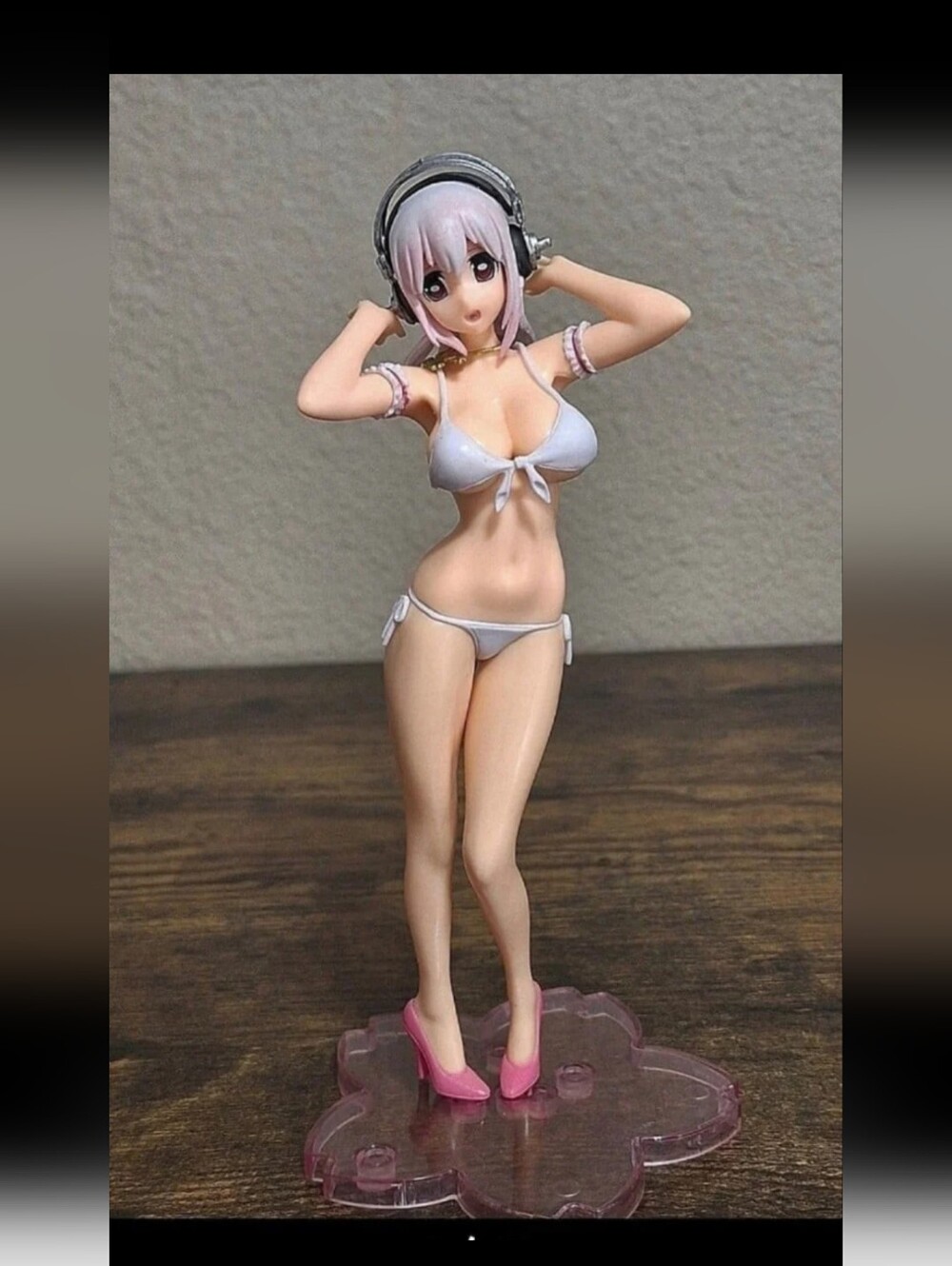 Sexy Anime Babe Wearing Bikini & Headphones Figure/Figurine.